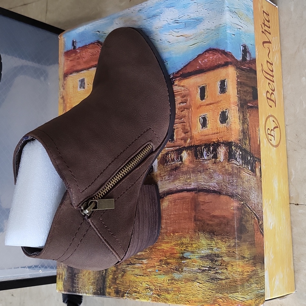 Bella vita size 7 1/2 M boots